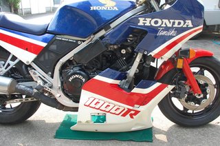 アンダーカウルを取り外す